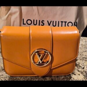 Like New Louis Vuitton purse